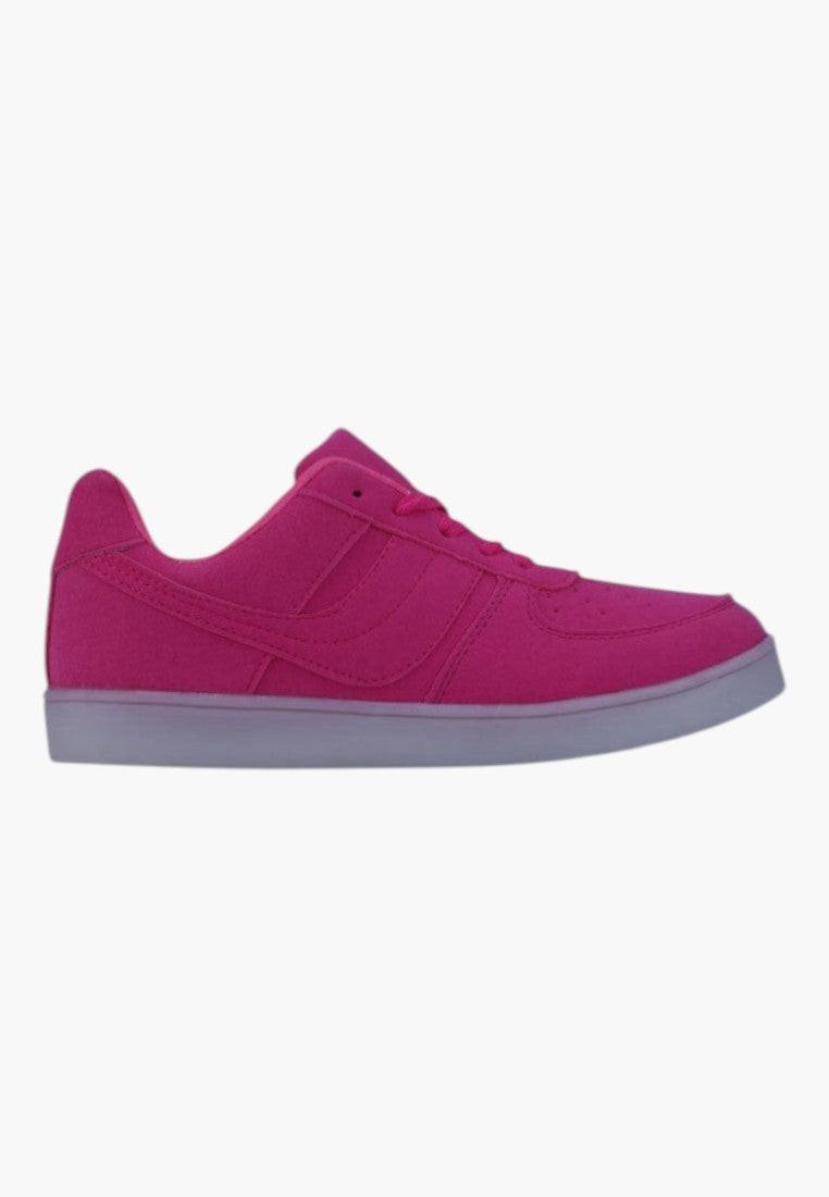 Różowe buty sportowe z ekozamszu, widok z boku