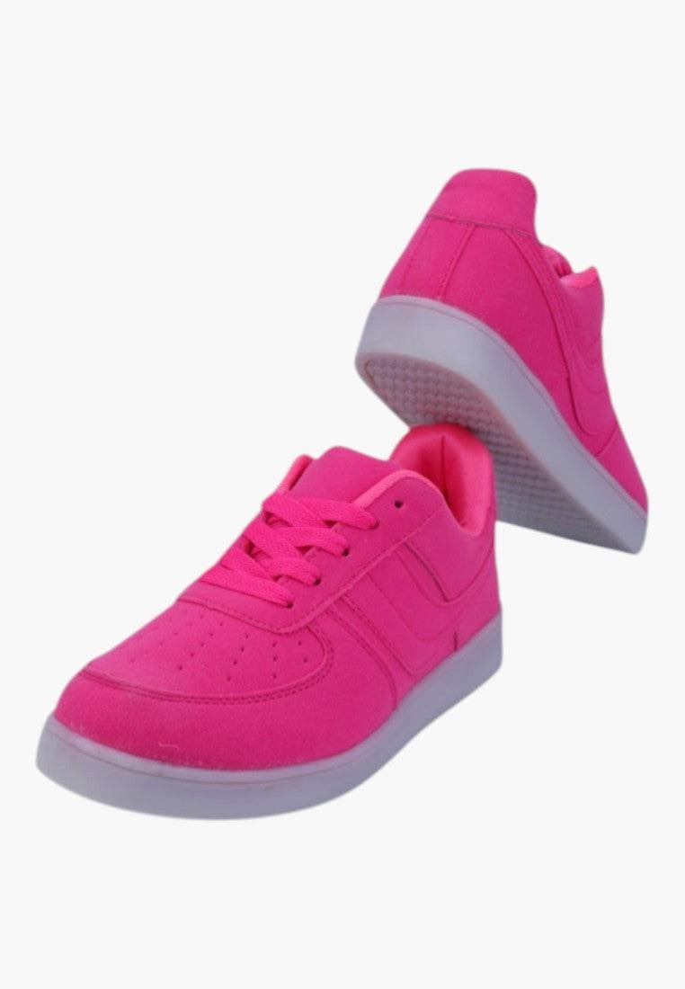 Różowe buty sportowe z ekozamszu, widok z boku