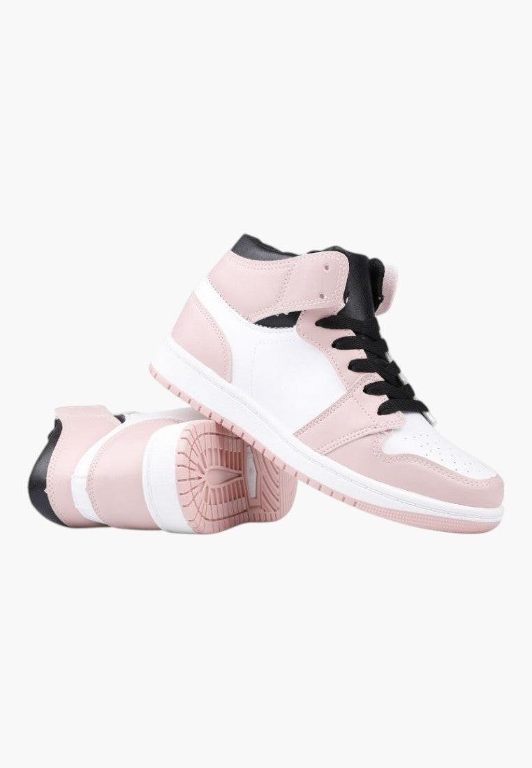 Widok z przodu różowych sneakersów damskich z ekoskóry na białym tle