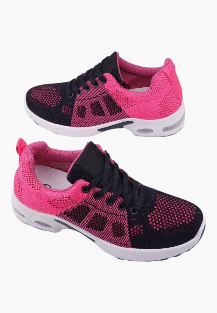 Różowe sneakersy damskie z zaokrągloną podeszwą, widok z innej perspektywy.