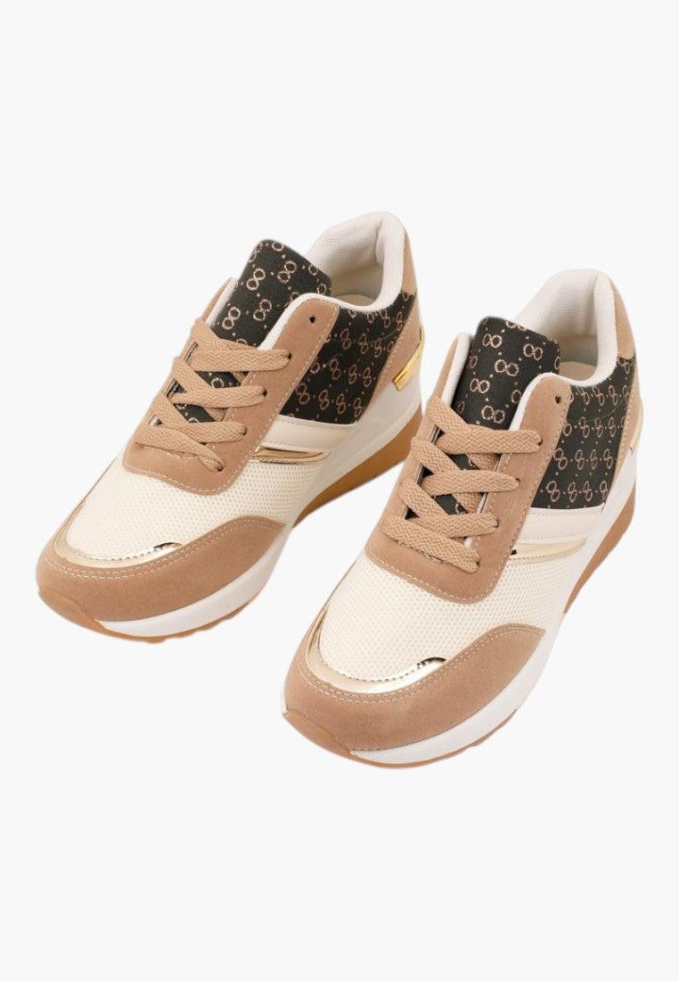 Szczegółowy widok brązowych sneakersów damskich z sznurowaniem.