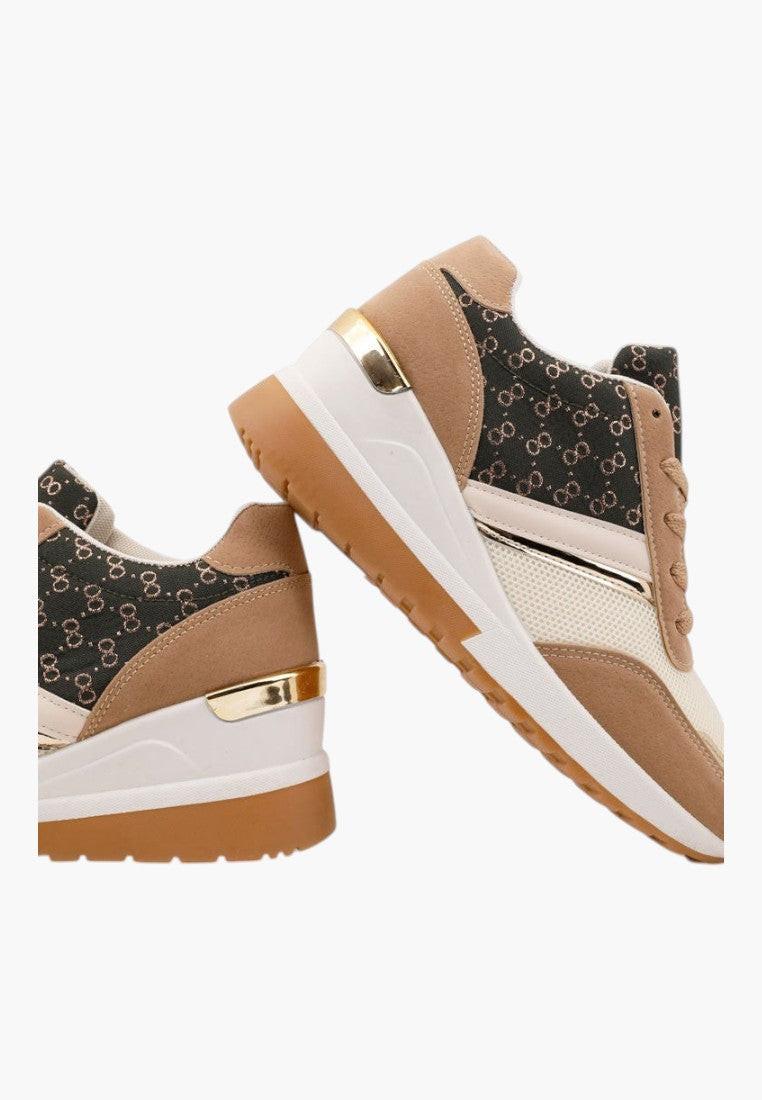 Brązowe sneakersy damskie z przodu, z teksturowanym wierzchem i chunky sole.