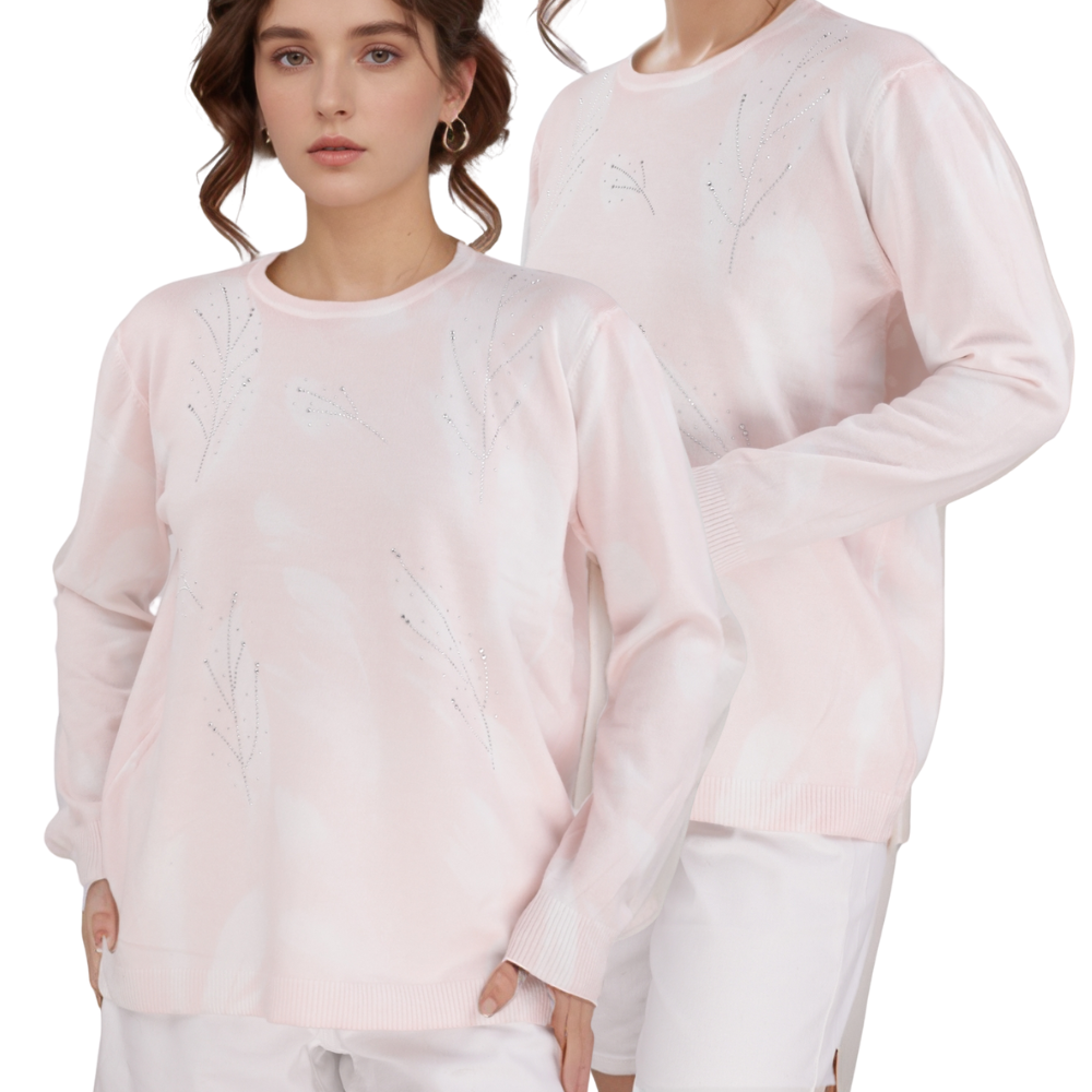 Stylowy różowy sweter damski z długim rękawem w ujęciu lifestyle.