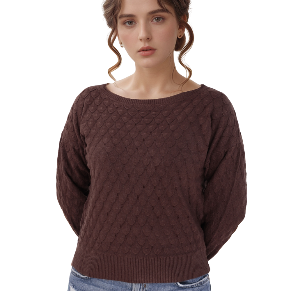 Brązowy sweter damski z szerokim dekoltem, widok z tyłu.