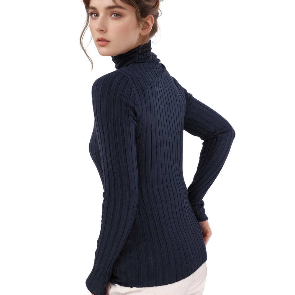 Front view of the niebieski sweter damski z długim rękawem i półgolfem.