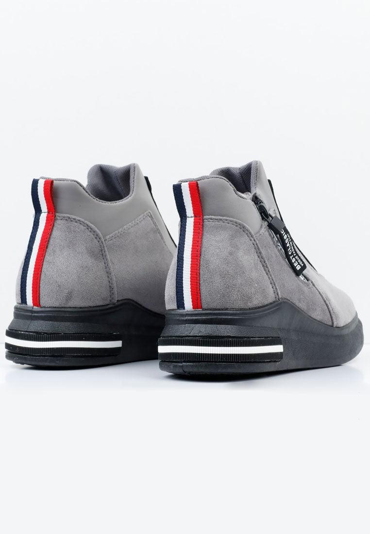 Widok z przodu szarych sneakersów ekozamszowych z wysokim designem.