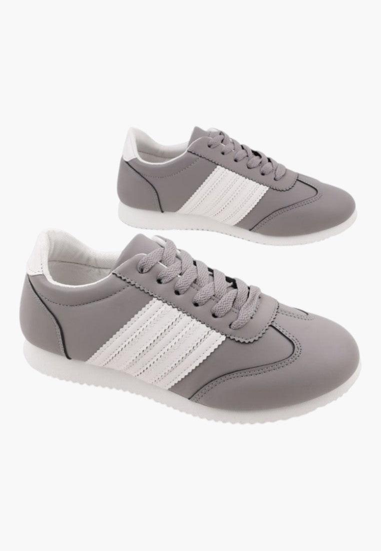 Szare sportowe buty damskie z paskami w stylu lifestyle na białym tle