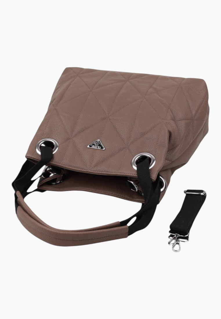 Torebka damska shopper w brązowym kolorze, widok z boku, z klapą.