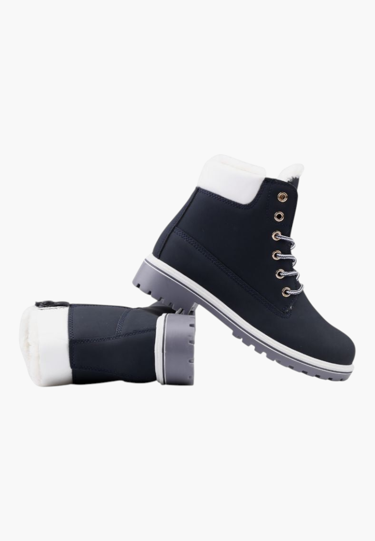 Stylowy widok na granatowe buty zimowe damskie w stylu życia, z futerkiem i wygodnym dopasowaniem.
