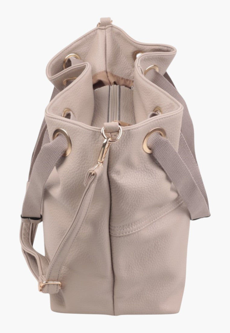 Back view of a wielokolorowa torebka damska shopper z odpinanym paskiem