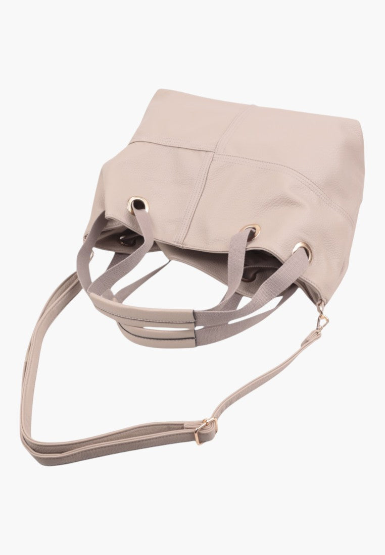 Detail close-up of the spacious interior of a wielokolorowa torebka damska shopper