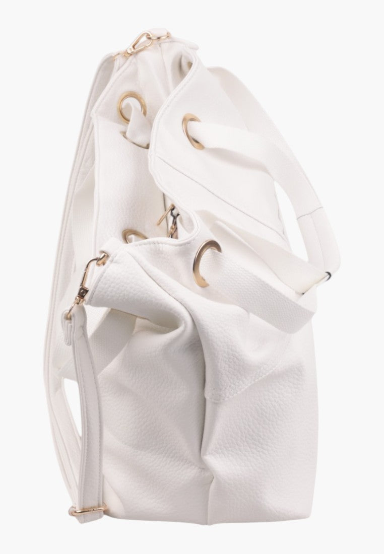 Side view of the wielokolorowej torebki damskiej shopper z miękkiego materiału.