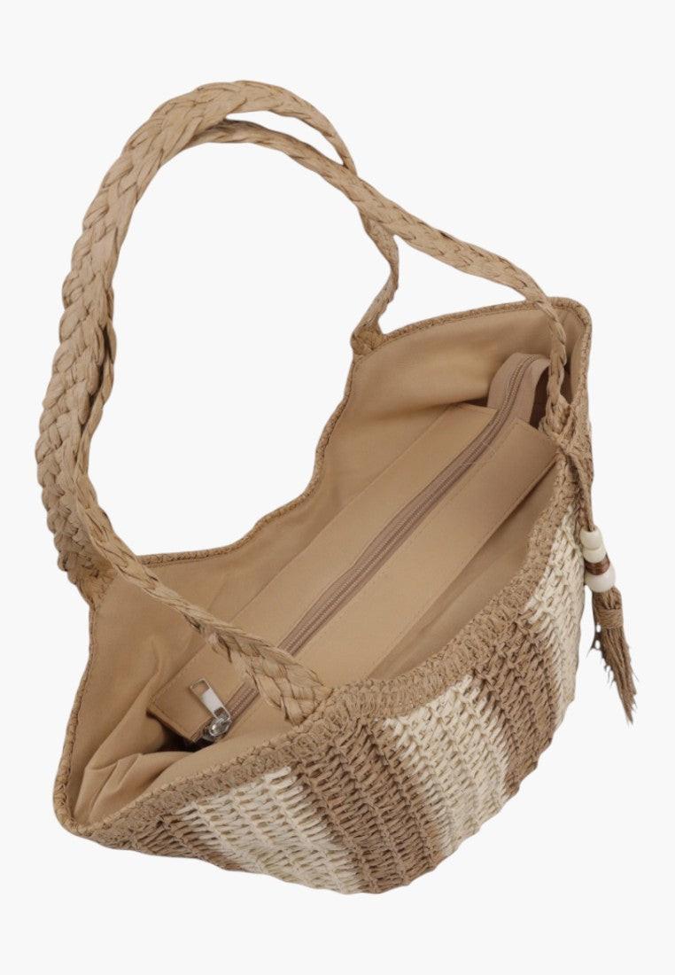 Zbliżenie na wnętrze wielokolorowej torebki shopper z miękkiego materiału.